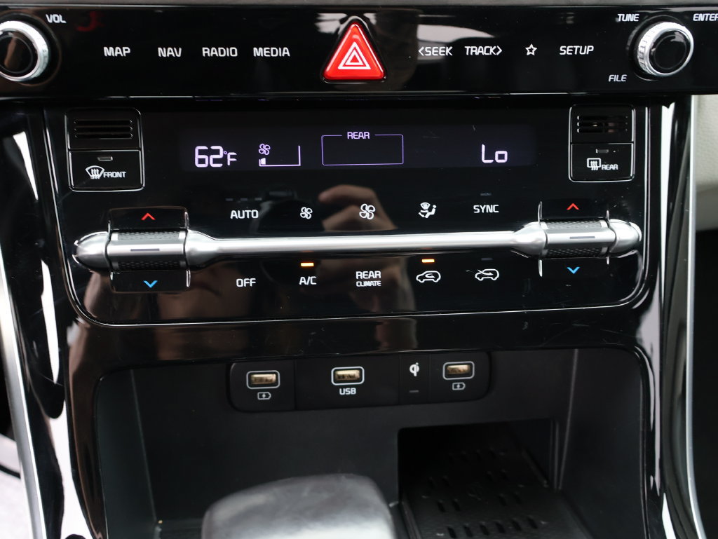 Certified 2023 Kia Carnival EX FWD image 26