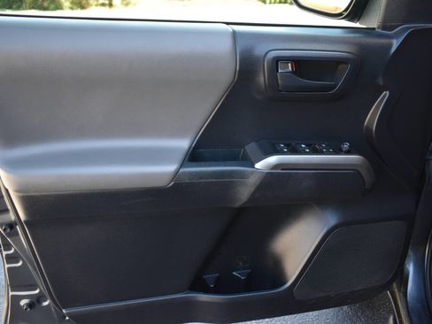 Used 2020 Toyota Tacoma SR5 image 14