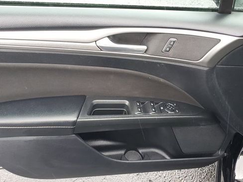 Used 2019 Ford Fusion SE AWD/4WD image 15
