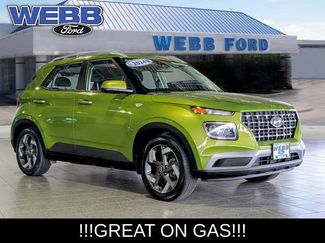 Used 2024 Hyundai Venue SEL video 1