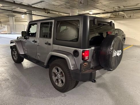 Used 2018 Jeep Wrangler Unlimited Sahara w/ Connectivity Group AWD/4WD image 5