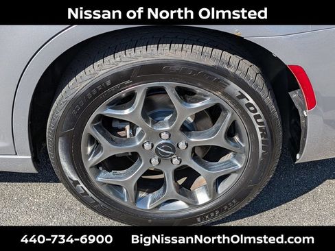 Used 2018 Chrysler 300 S w/ 300S Premium Group AWD/4WD image 28