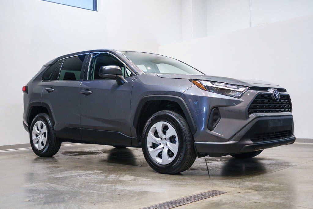 Certified 2025 Toyota RAV4 LE AWD/4WD image 1