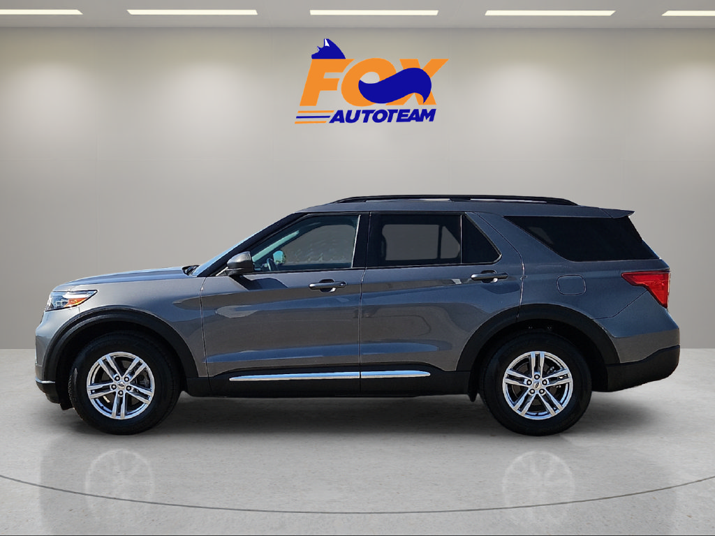 Used 2024 Ford Explorer XLT RWD image 2