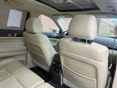 Used 2016 Lincoln MKT AWD image 41