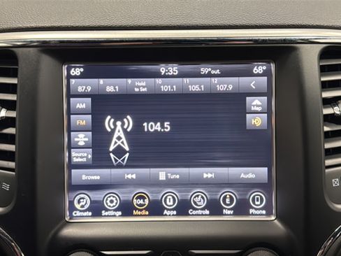 Used 2018 Jeep Grand Cherokee Altitude AWD/4WD image 30