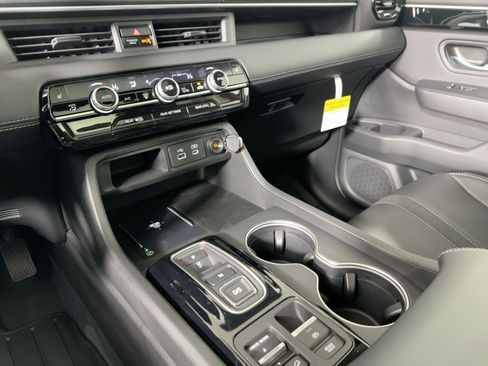 New 2025 Honda Pilot Touring image 25