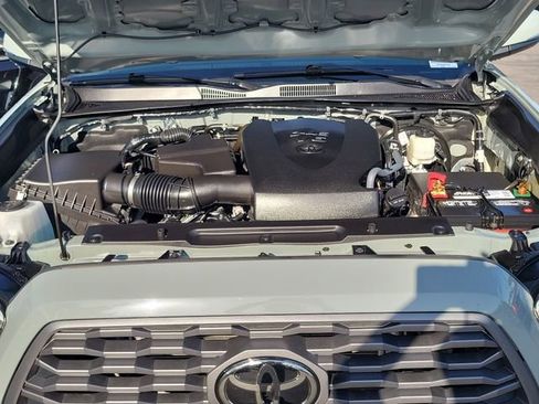 Used 2022 Toyota Tacoma TRD Off-Road w/ Technology Package RWD image 24