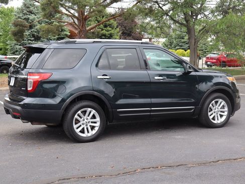 Used 2014 Ford Explorer XLT w/ Equipment Group 202A AWD/4WD image 4