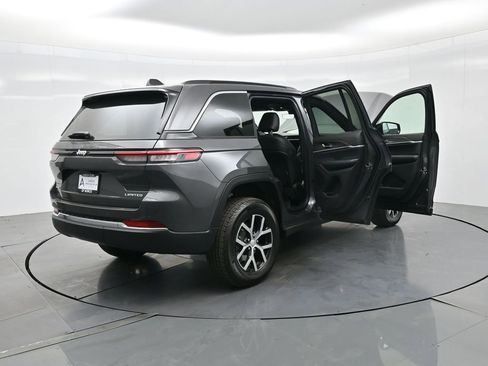 New 2025 Jeep Grand Cherokee Limited image 40