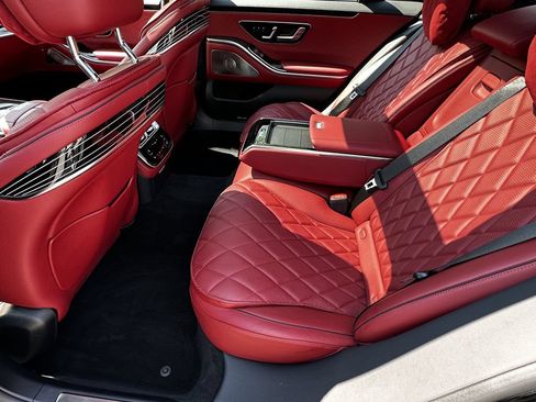 Certified 2025 Mercedes-Benz S 580 4MATIC Sedan image 24