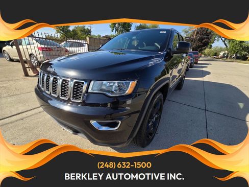 Used 2019 Jeep Grand Cherokee Laredo image 1