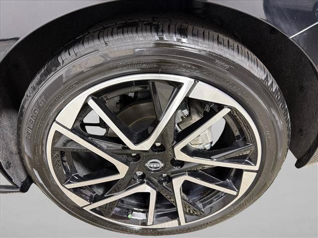 Used 2025 Nissan Sentra SR FWD image 19