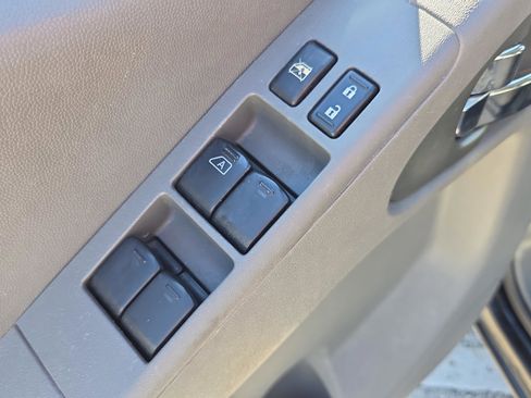 Used 2014 Nissan Frontier SV image 31