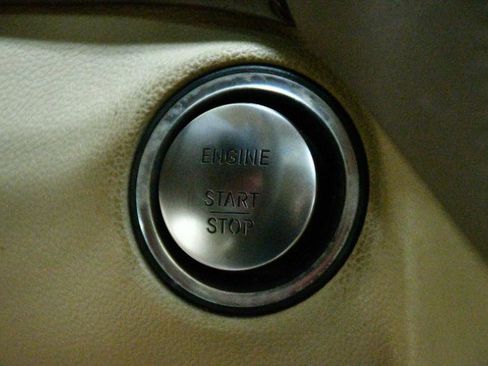 Used 2012 Mercedes-Benz GL 450 4MATIC image 30