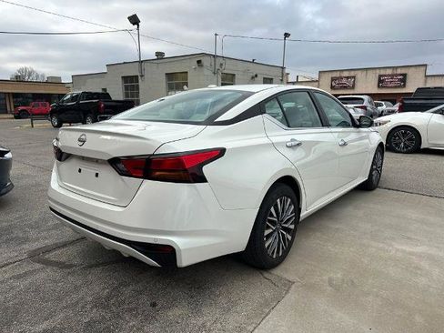 Certified 2025 Nissan Altima 2.5 SV image 5