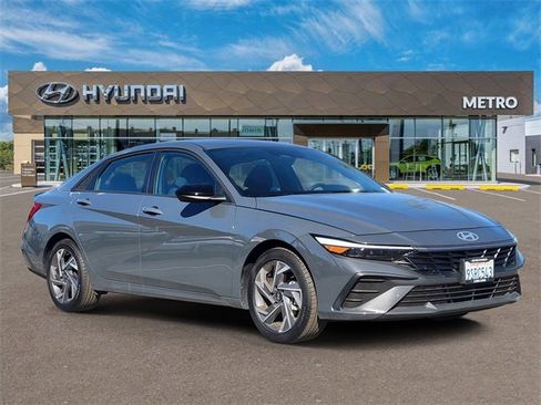 Used 2025 Hyundai Elantra Sport image 1