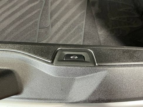 Used 2024 BMW X5 sDrive40i w/ M Sport Package RWD image 31