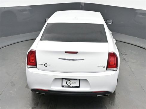 Used 2019 Chrysler 300 S image 42