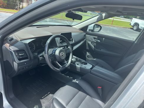 Used 2023 Nissan Rogue SV w/ SV Premium B Package FWD image 11