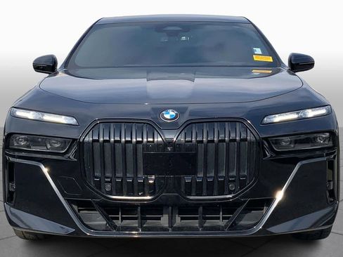 Used 2023 BMW 740i w/ Executive Package image 3