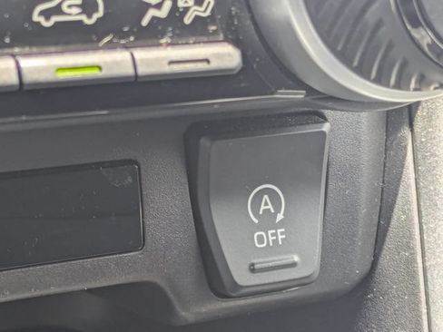 Used 2025 Toyota RAV4 XLE AWD/4WD image 32
