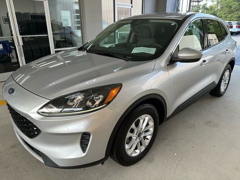 Certified 2020 Ford Escape SE FWD image 3