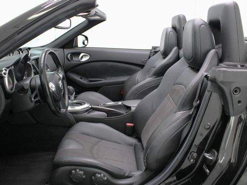 Used 2010 Nissan 370Z Touring w/ Sport Pkg RWD image 41