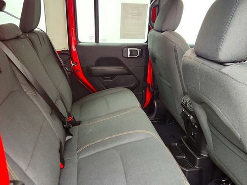 Used 2025 Jeep Wrangler Unlimited Sahara image 22