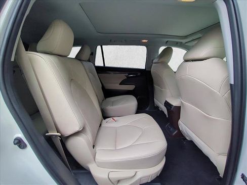 Used 2020 Toyota Highlander Platinum FWD image 24
