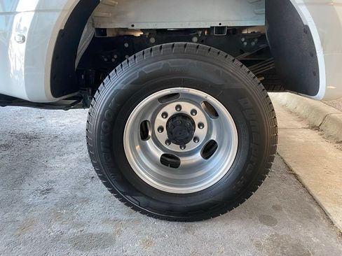 Used 2025 Ford F350 4x4 Crew Cab DRW Super Duty image 30