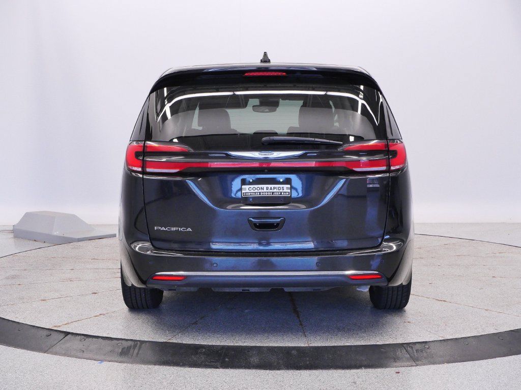 Certified 2023 Chrysler Pacifica Touring-L FWD image 4