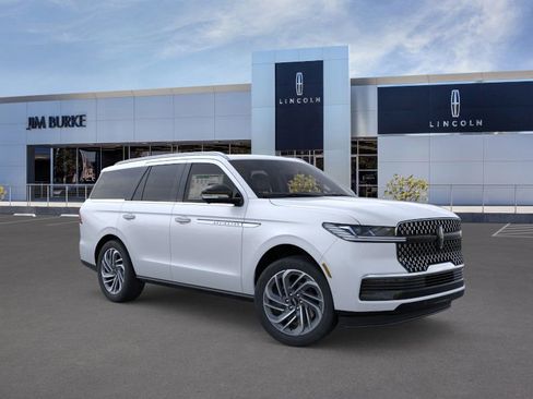 New 2025 Lincoln Navigator Reserve image 6