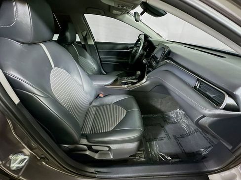 Used 2024 Toyota Camry SE image 12