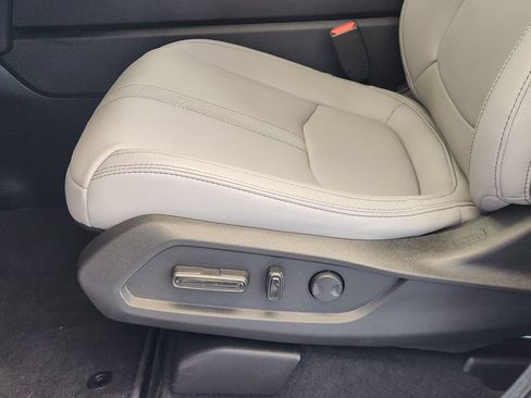 Used 2025 Honda Pilot Touring image 23