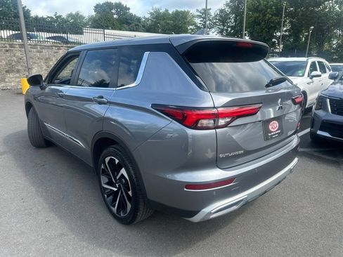 Used 2024 Mitsubishi Outlander SE AWD/4WD image 3