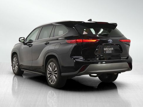 Used 2021 Toyota Highlander Platinum image 3