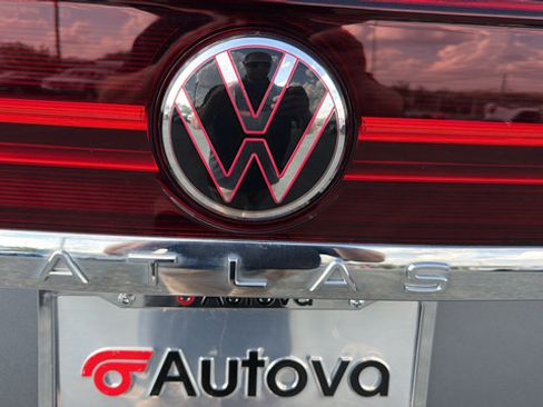 Used 2025 Volkswagen Atlas SE AWD/4WD image 12