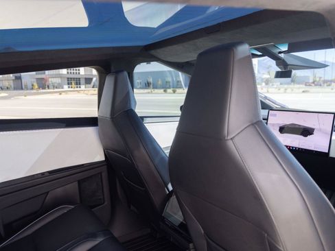 Used 2024 Tesla Cybertruck AWD Crew Cab image 25