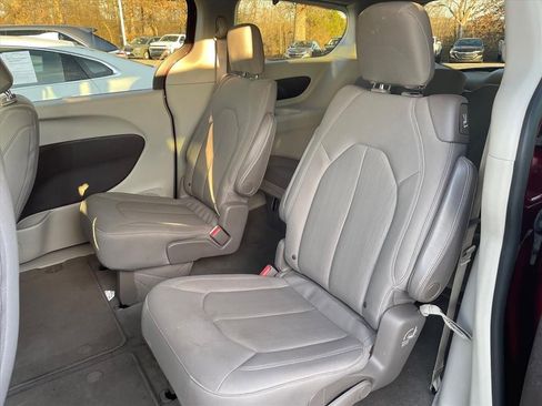 Used 2021 Chrysler Voyager LX image 17