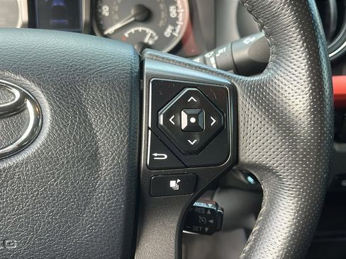 Used 2017 Toyota Tacoma TRD Sport image 15