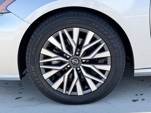 Used 2024 Nissan Altima 2.5 SV image 33