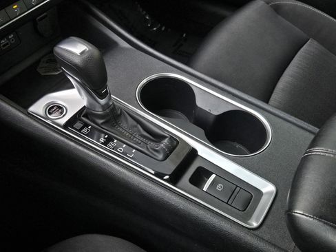 Used 2022 Nissan Altima 2.5 SV image 16