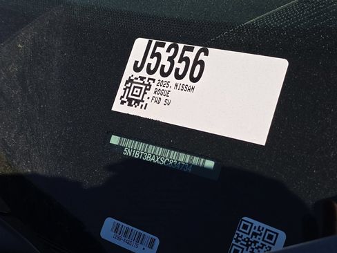 Used 2025 Nissan Rogue SV FWD image 3