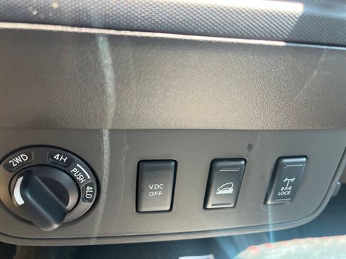 Used 2011 Nissan Frontier PRO-4X AWD/4WD image 18