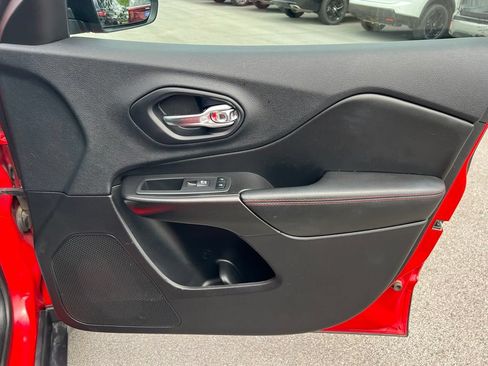 Used 2019 Jeep Cherokee Trailhawk w/ Cold Weather Group AWD/4WD image 26