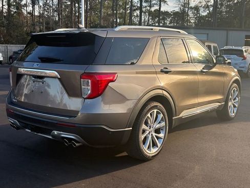 Used 2021 Ford Explorer Platinum w/ Premium Technology Package image 5