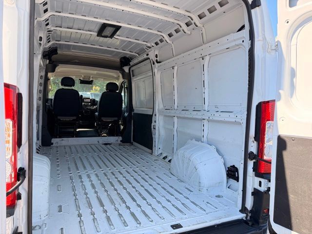 Used 2024 RAM ProMaster 2500 w/ Convenience Group FWD image 15