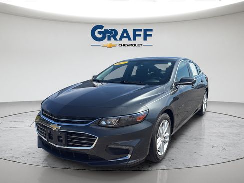 Used 2017 Chevrolet Malibu LT FWD image 1