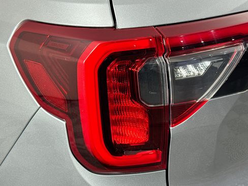 Used 2023 GMC Acadia SLT w/ Elevation Edition FWD image 34